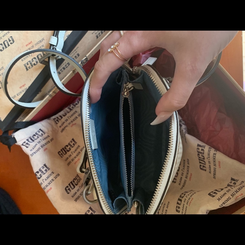 Gucci purse - Picture 2 of 3